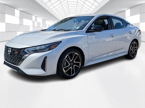 Certified 2025 Nissan Sentra SR w/ SR Premium Package image 3