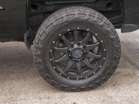 Used 2019 Chevrolet Silverado 2500 LT w/ Midnight Edition AWD/4WD image 6