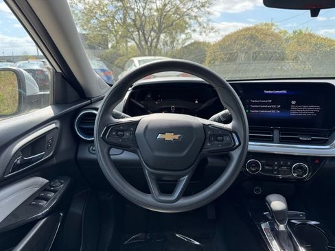 Used 2025 Chevrolet Trax LT image 30
