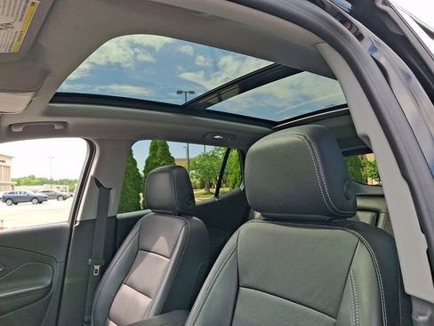 Used 2022 GMC Terrain SLT w/ Infotainment Package II AWD/4WD image 13