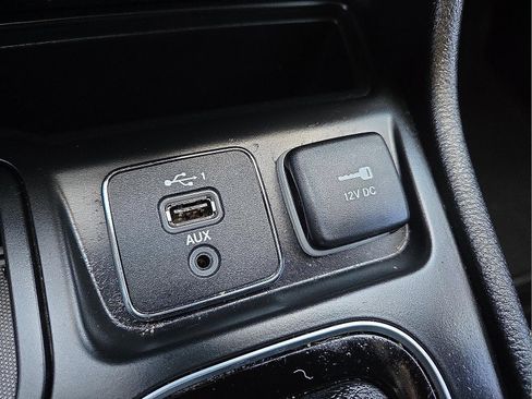 Used 2019 Jeep Cherokee Latitude Plus image 18