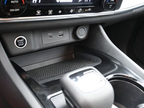 Used 2023 Nissan Rogue SV image 17