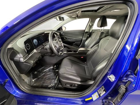 Used 2023 Hyundai Elantra Limited image 21