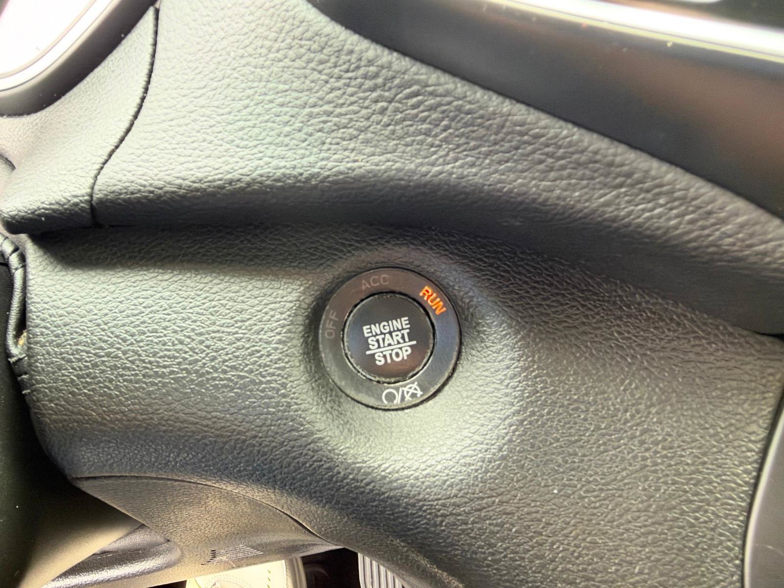 Used 2019 Jeep Cherokee Limited FWD image 19