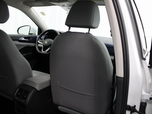 Used 2022 Volkswagen Taos SE image 27