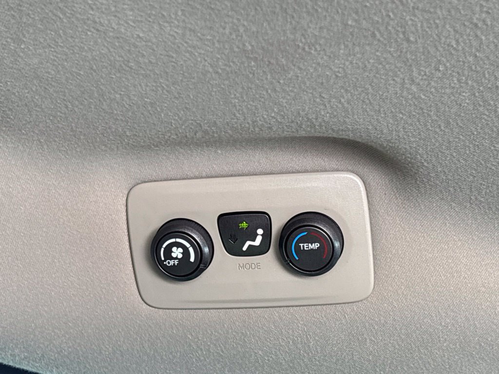 Used 2014 Toyota Sienna L FWD image 26