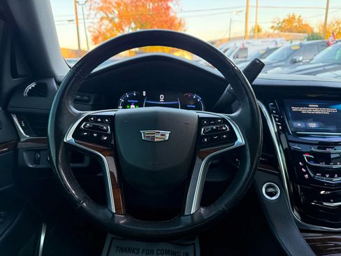 Used 2018 Cadillac Escalade Luxury RWD image 9