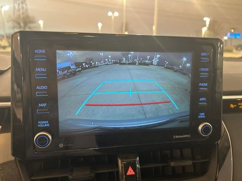 Used 2022 Toyota Corolla LE image 11