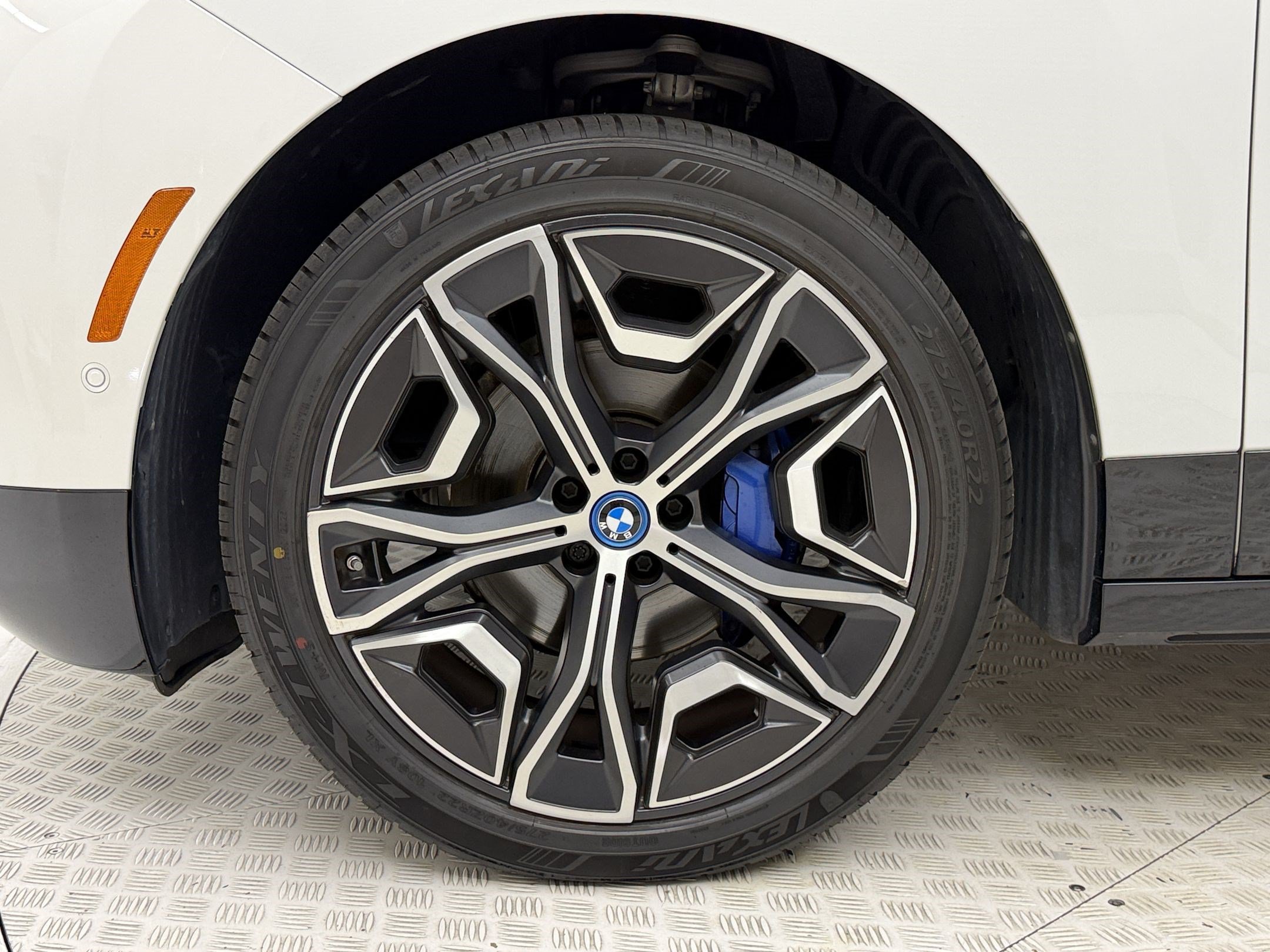 Used 2024 BMW iX xDrive50 w/ Sport Package AWD/4WD image 13