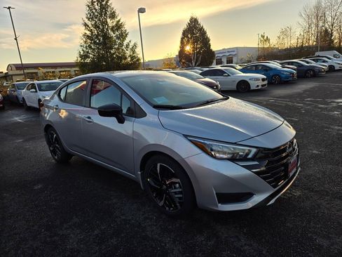 New 2025 Nissan Versa SR w/ Trunk Package image 2