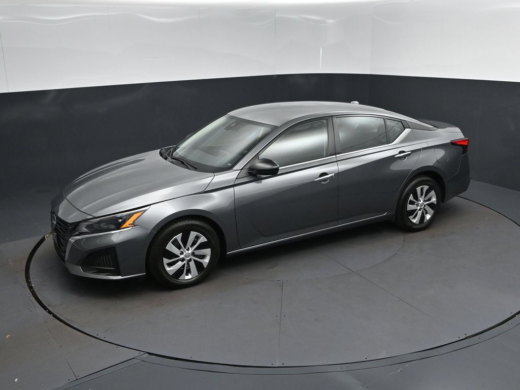 Used 2025 Nissan Altima 2.5 S FWD image 31