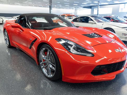 Used 2014 Chevrolet Corvette Stingray Convertible w/ 2LT Preferred Equipment Group RWD image 3