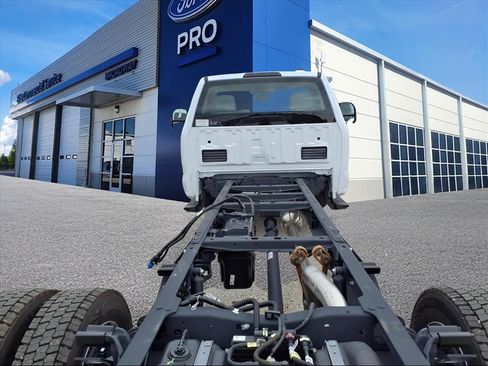 New 2025 Ford F550 2WD Regular Cab Super Duty image 16