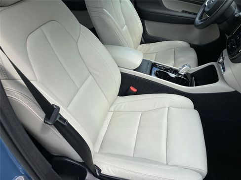 Used 2023 Volvo XC40 B5 Plus w/ Driver Assist Package AWD/4WD image 18