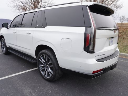 Used 2021 Cadillac Escalade ESV Sport w/ Driver Assist Tech Package image 9
