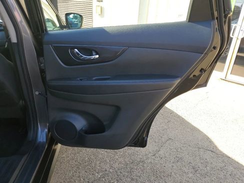 Used 2017 Nissan Rogue SV FWD image 14
