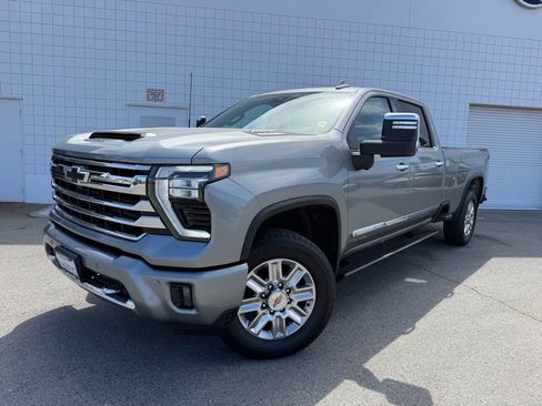 Used 2024 Chevrolet Silverado 3500 High Country w/ Technology Package AWD/4WD image 1