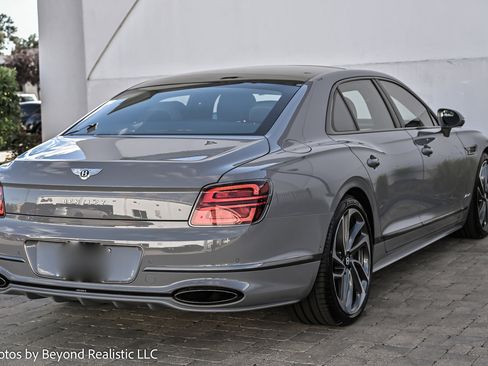 New 2025 Bentley Flying Spur Plug-In Hybrid image 7