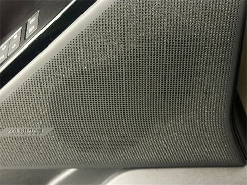 New 2026 Land Rover Range Rover Velar Dynamic SE image 18