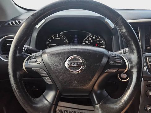 Used 2019 Nissan Pathfinder SL FWD image 8