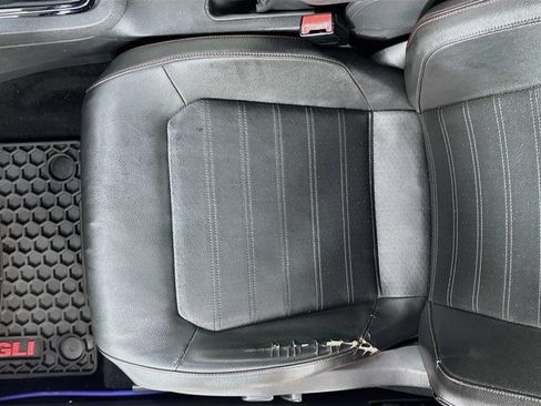 Used 2017 Volkswagen Jetta GLI FWD image 18