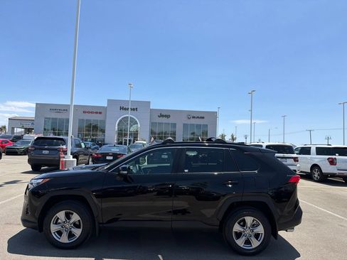 Used 2025 Toyota RAV4 XLE FWD image 5