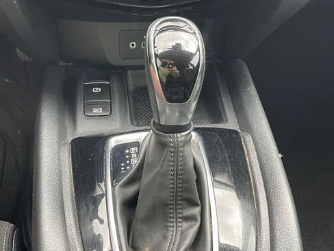 Used 2019 Nissan Rogue SV w/ Premium Package image 19