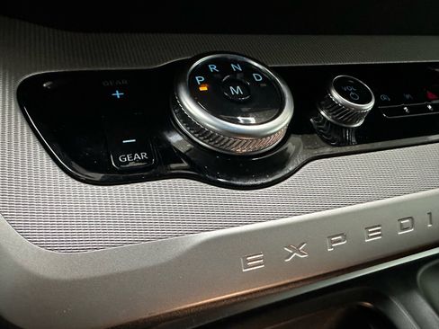 Certified 2025 Ford Expedition Active image 37