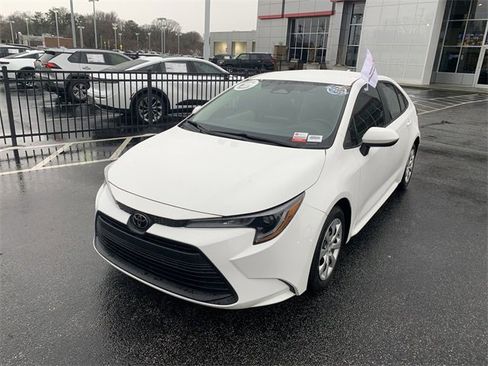 Certified 2023 Toyota Corolla LE image 1
