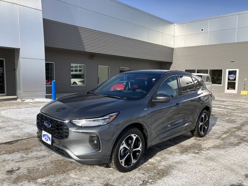 Used 2024 Ford Escape ST-Line Select w/ Tech Pack #2 image 2