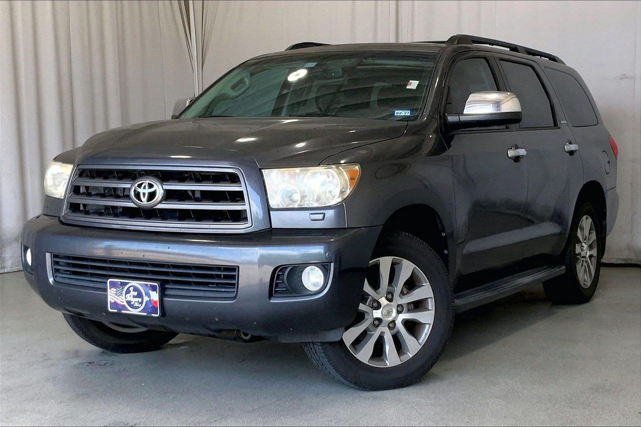 Used 2016 Toyota Sequoia Limited w/ Safety & Convenience Package RWD image 2