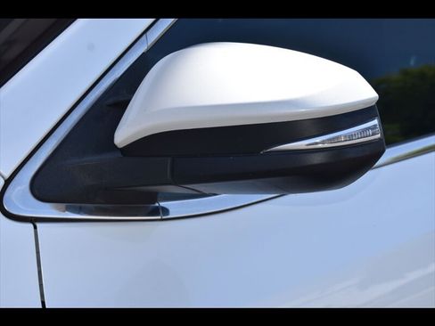 Used 2018 Toyota Highlander LE FWD image 49