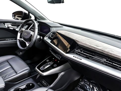 Used 2025 Audi Q4 e-tron Premium Plus w/ Premium Plus image 16