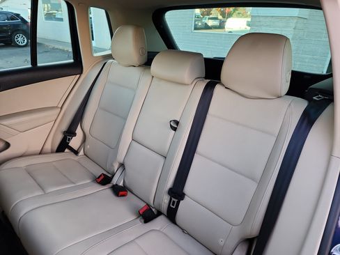 Used 2012 Volkswagen Tiguan SEL FWD image 16