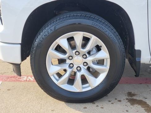 Used 2023 Chevrolet Silverado 1500 Custom image 17