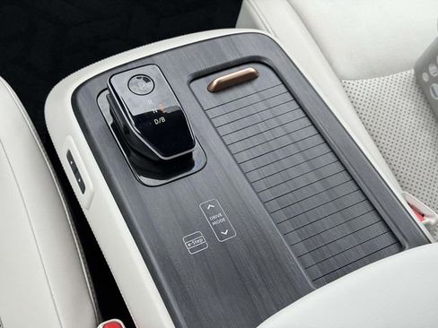 Used 2023 Nissan Ariya FWD image 17