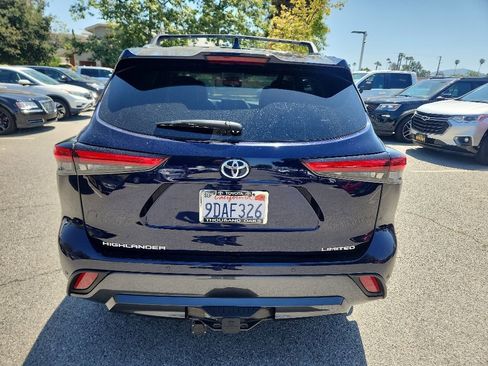 Used 2022 Toyota Highlander Limited FWD image 4