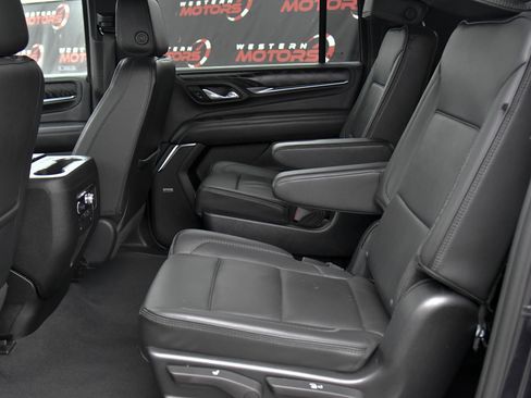 Used 2023 GMC Yukon XL Denali image 43