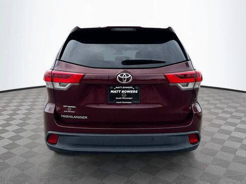 Used 2019 Toyota Highlander LE FWD image 6