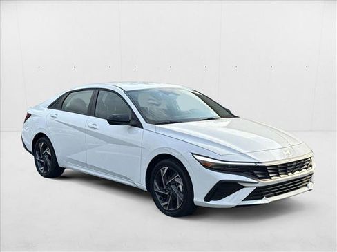 New 2025 Hyundai Elantra SEL image 7