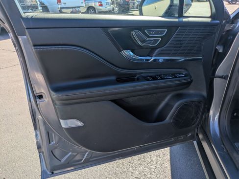 Used 2022 Lincoln Corsair Reserve image 12