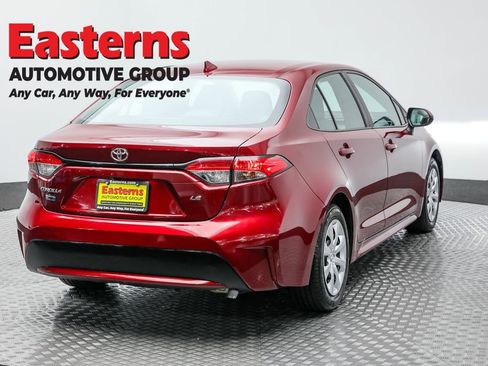 Used 2022 Toyota Corolla LE image 5