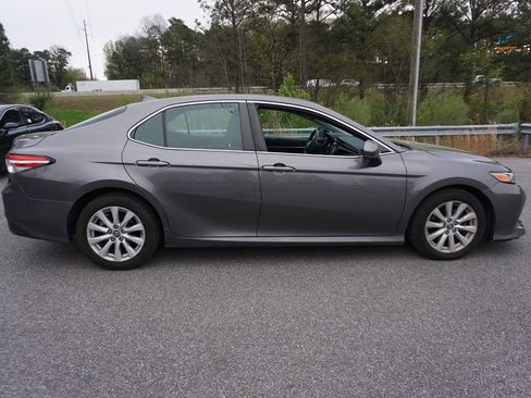 Used 2020 Toyota Camry LE image 22