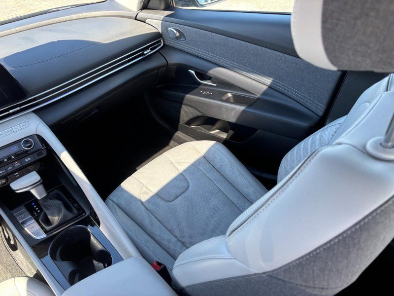 Used 2024 Hyundai Elantra Limited FWD image 16