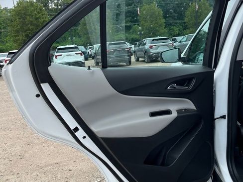 Used 2021 Chevrolet Equinox LS image 18
