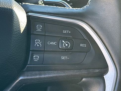 Used 2022 Jeep Grand Cherokee L Limited image 32