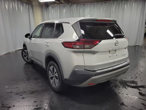 Used 2022 Nissan Rogue SV AWD/4WD image 6