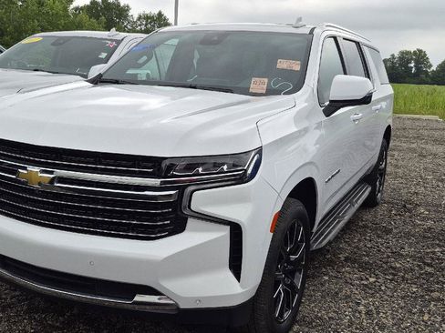 Used 2024 Chevrolet Suburban LT w/ LT Signature Package AWD/4WD image 1