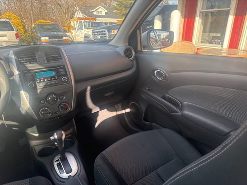 Used 2016 Nissan Versa SV image 14