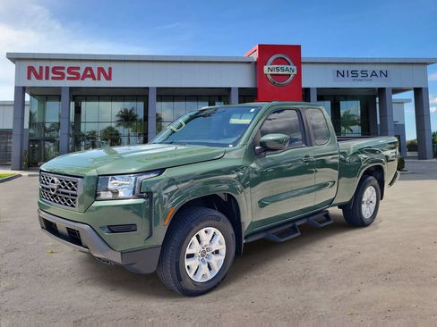 Used 2023 Nissan Frontier SV AWD/4WD image 5